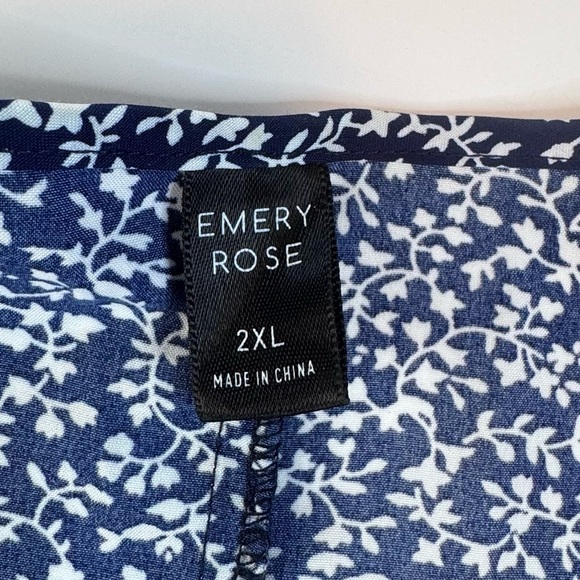 Emery Rose Navy Floral Print Blouse – Size 2XL - Picture 9 of 11